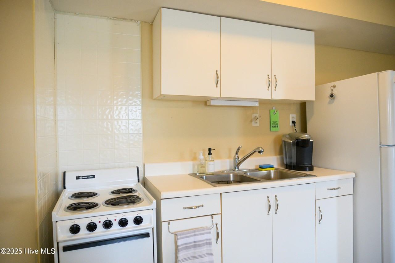 201 Henderson Blvd Unit 1 #1 - Photo 6 of 14