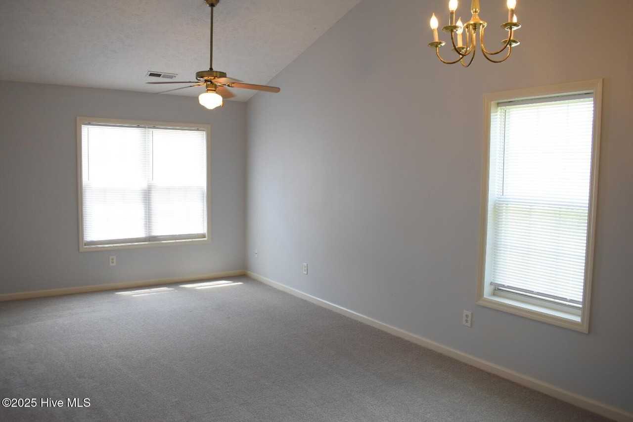 6923 Alamosa Dr - Photo 5 of 23