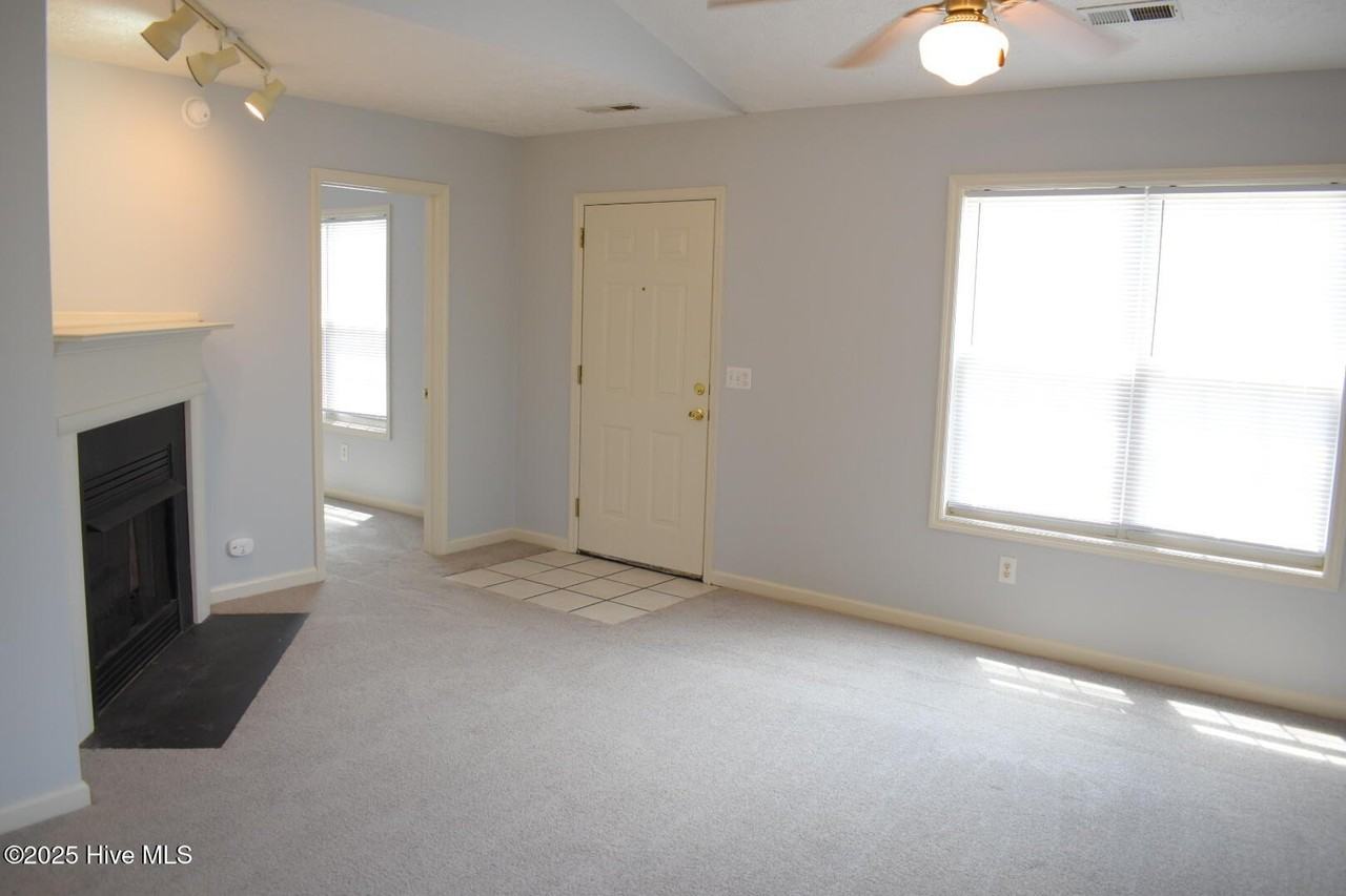 6923 Alamosa Dr - Photo 6 of 23