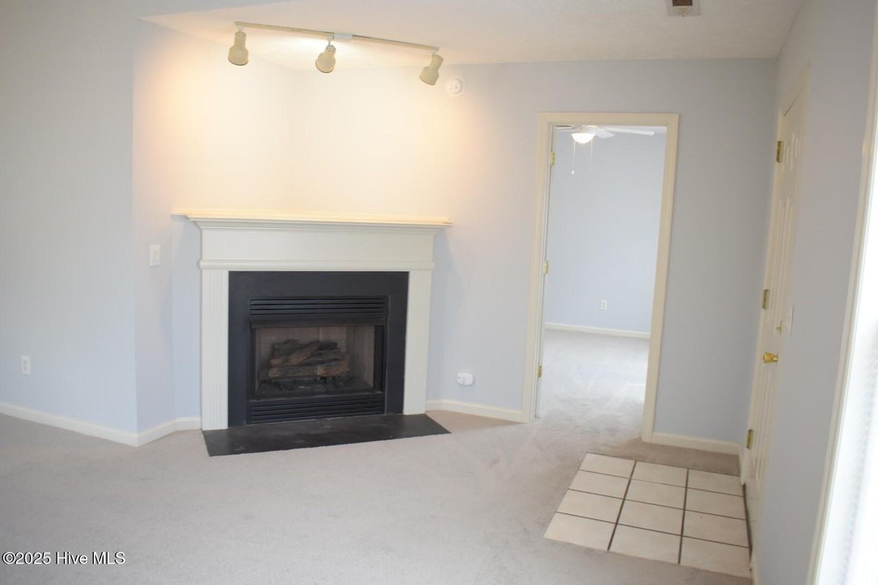 6923 Alamosa Dr - Photo 7 of 23