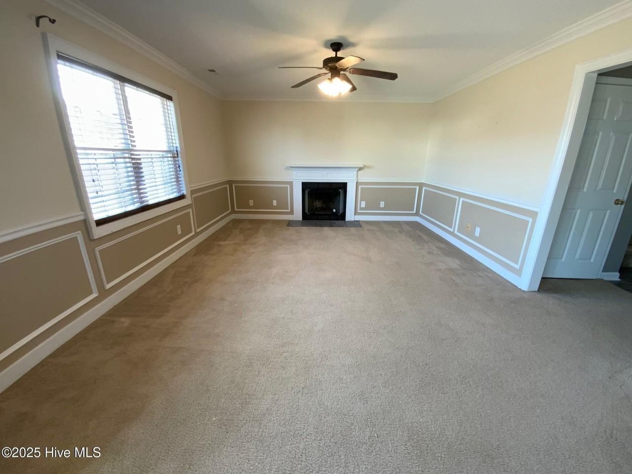 302 Mann St - Photo 2 of 24