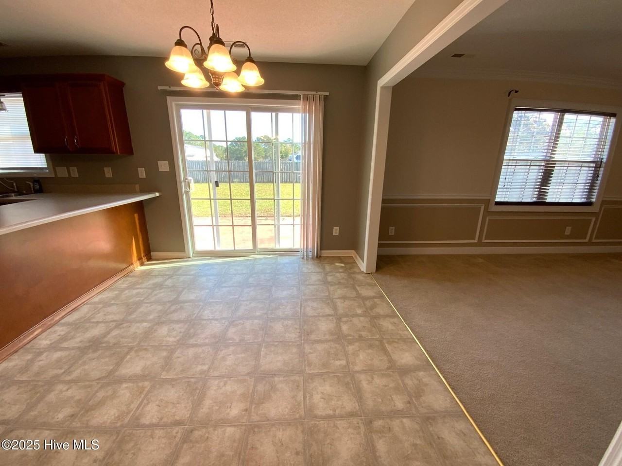 302 Mann St - Photo 6 of 24