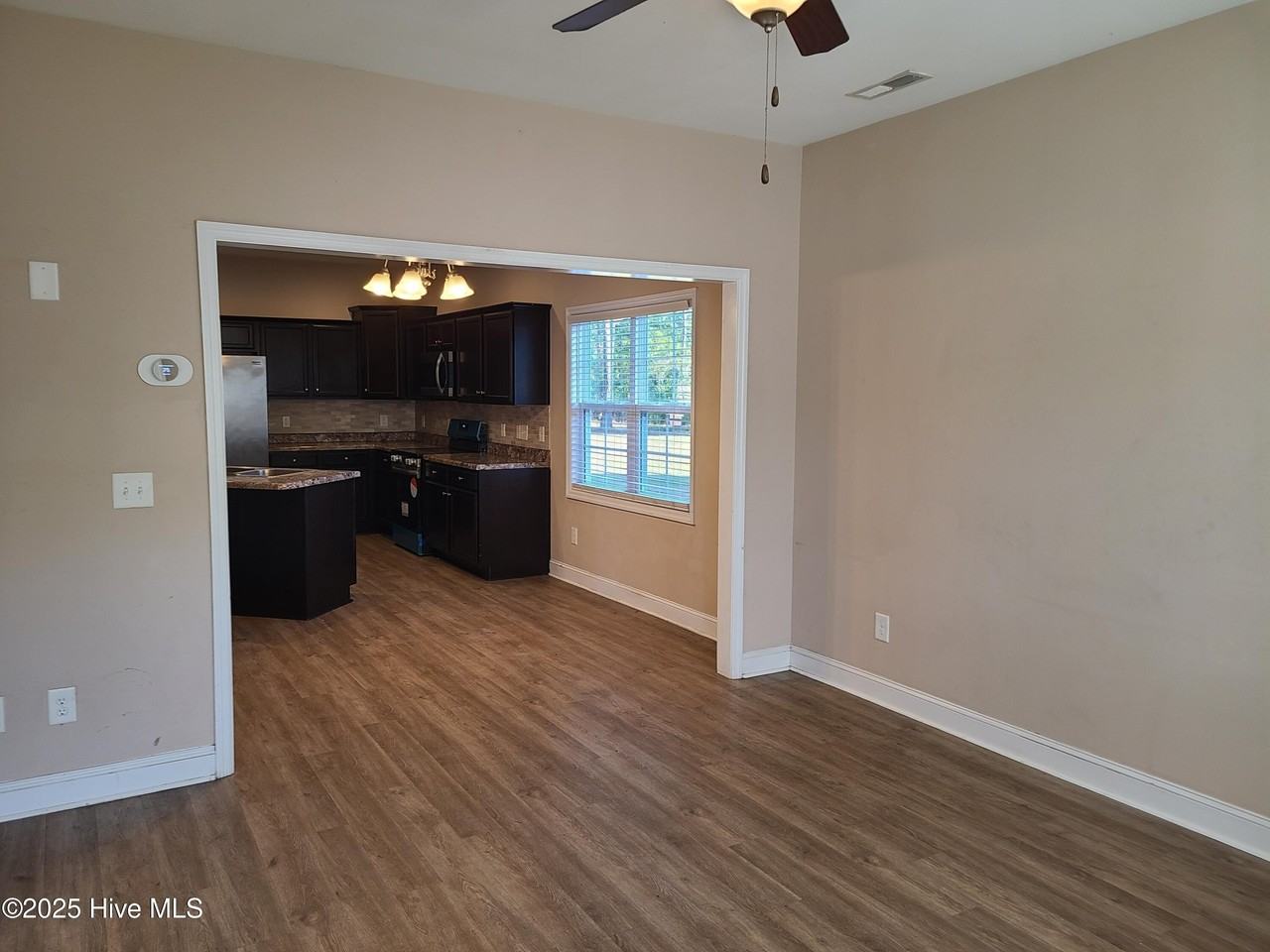 525 Everett Glades - Photo 3 of 30