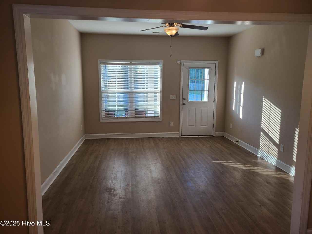 525 Everett Glades - Photo 4 of 30