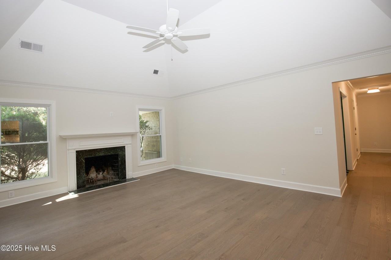 412 Love Forty Dr W - Photo 3 of 47