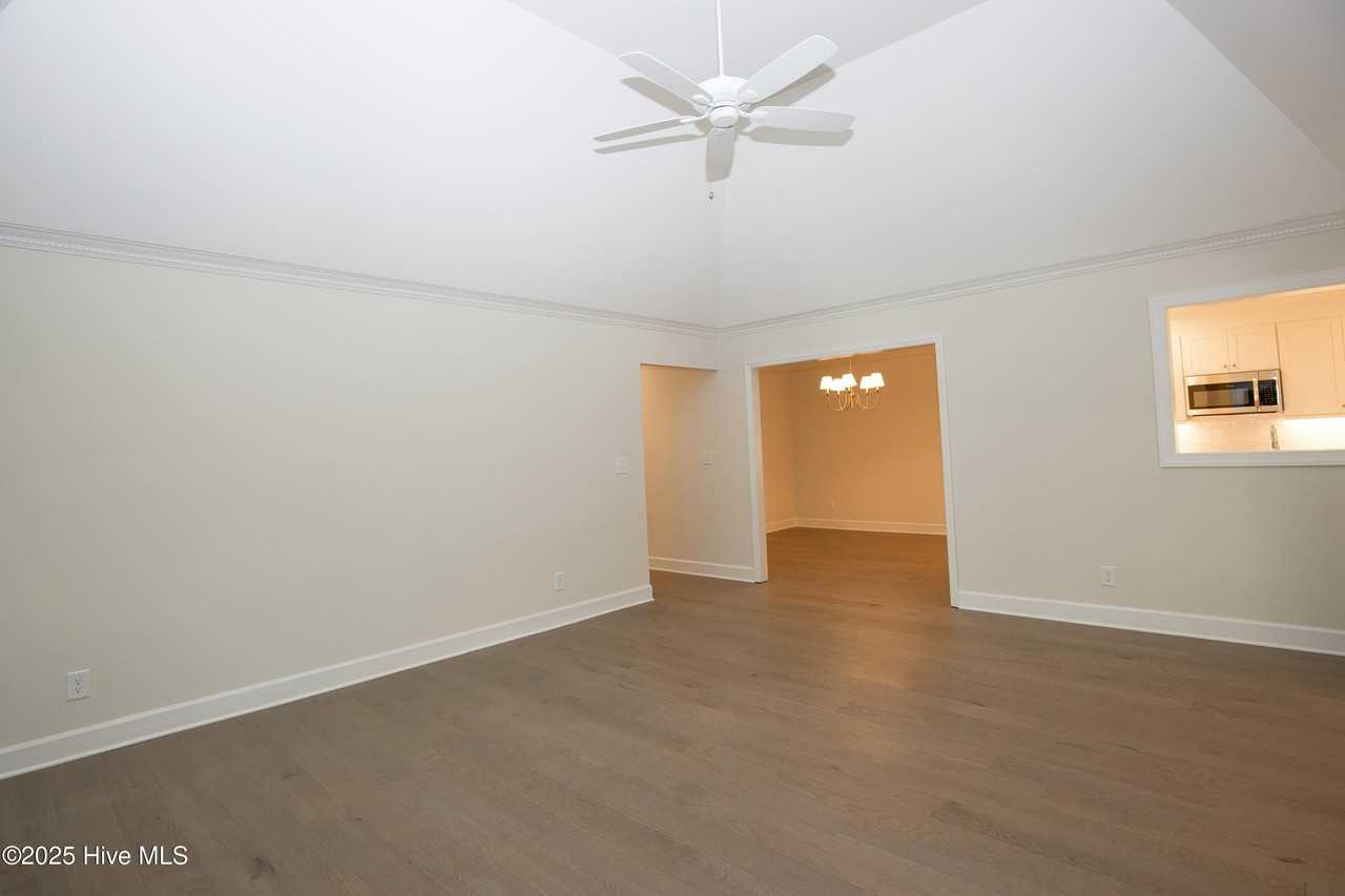 412 Love Forty Dr W - Photo 4 of 47