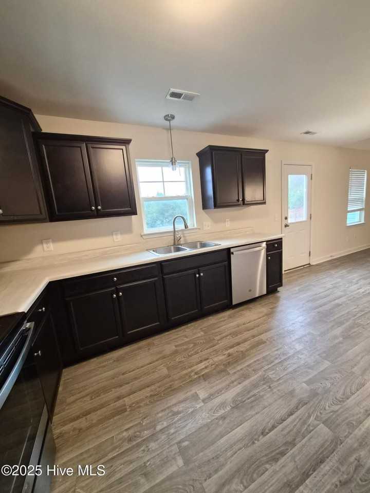 616 Riggs Rd - Photo 7 of 38