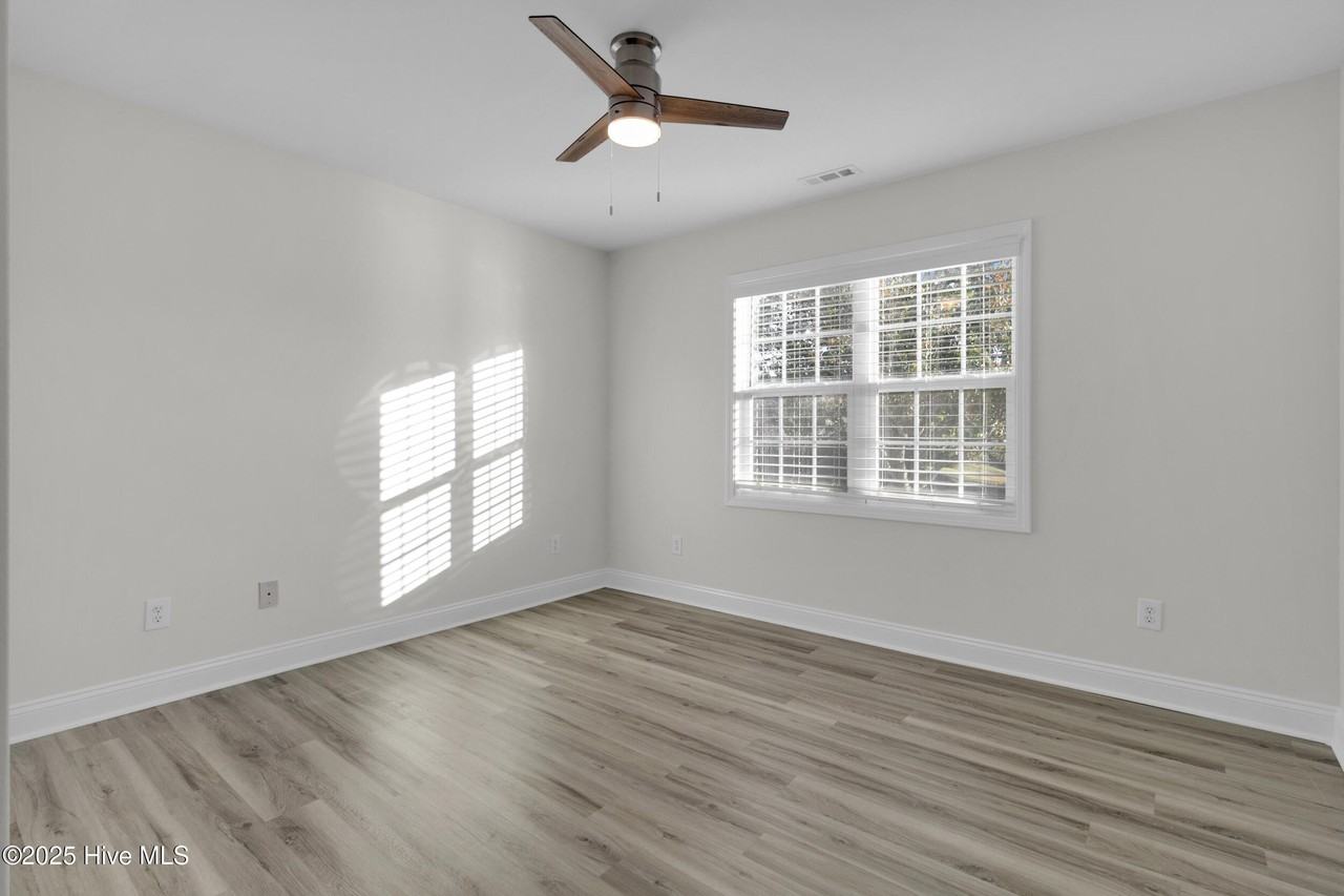 204 Two Oaks Ct - Photo 4 of 30