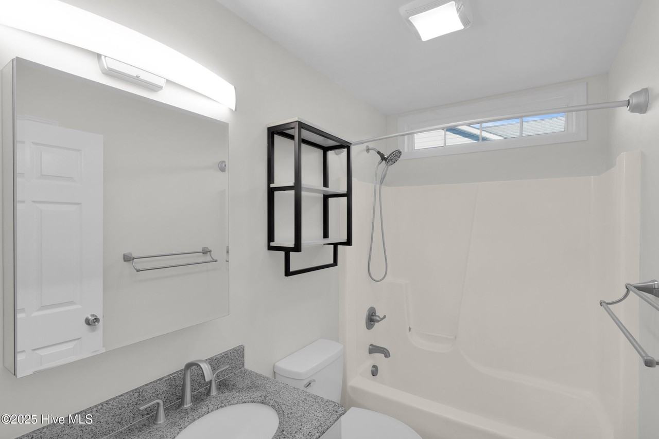 204 Two Oaks Ct - Photo 7 of 30