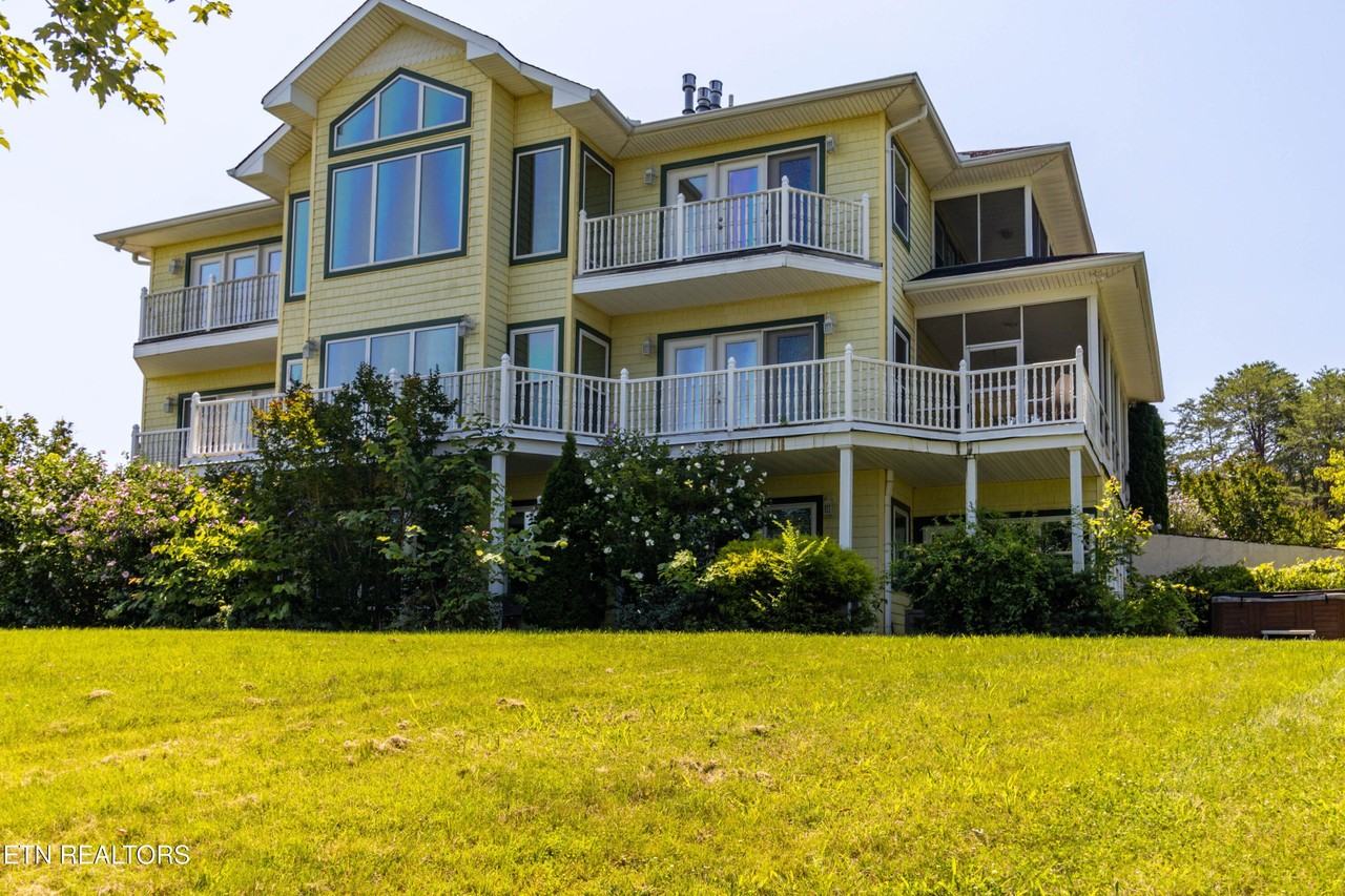 2084 Allenridge Dr - Photo 5 of 50