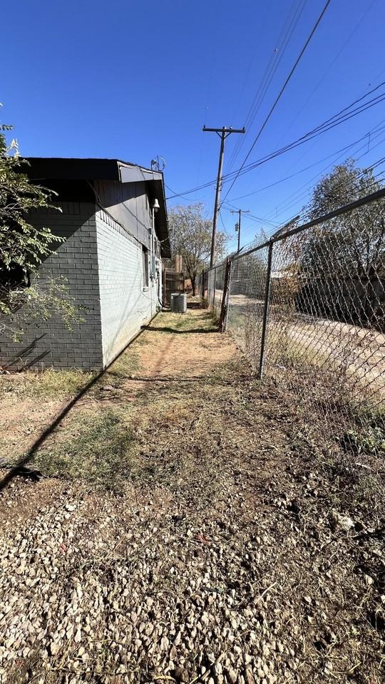 1716 E Dartmouth St Apt B #B - Photo 4 of 7