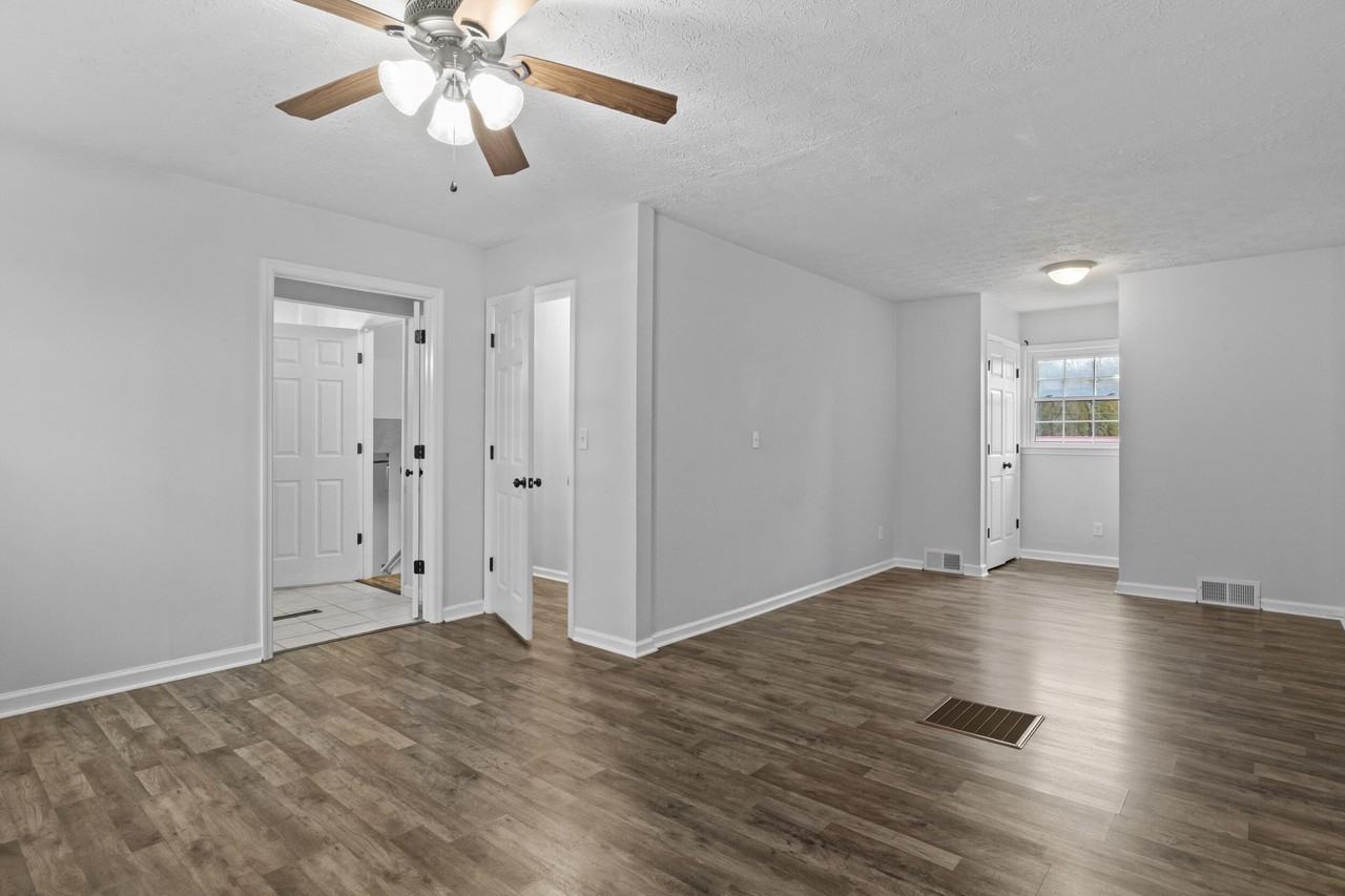 4067 Winnipeg Way - Photo 7 of 13