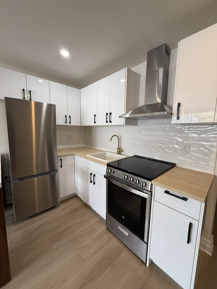 7800 Lundy's Lane #105