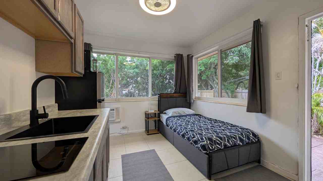 Ne 35th St - Photo 3 of 6