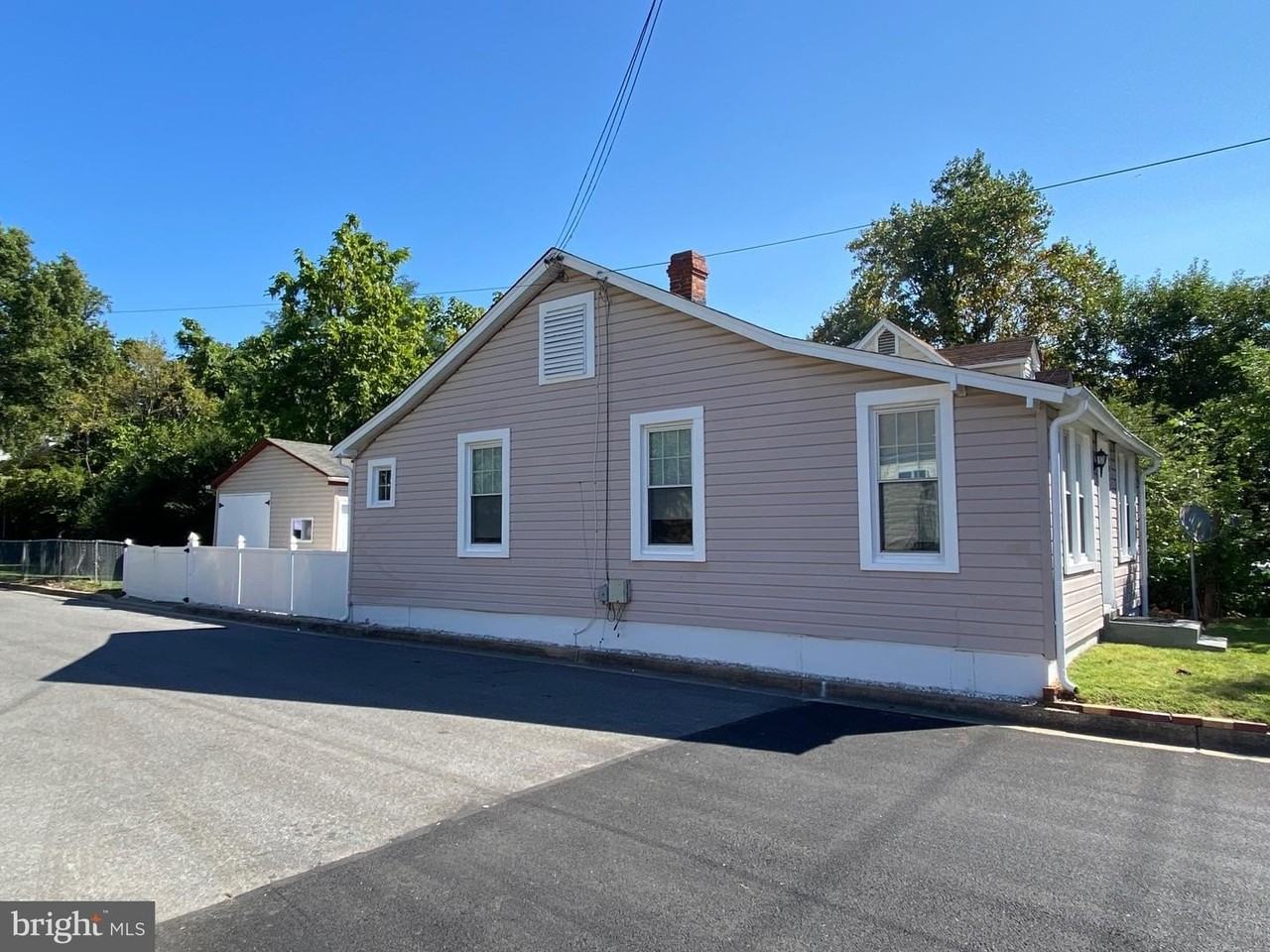 5022 Branchville Rd - Photo 2 of 20