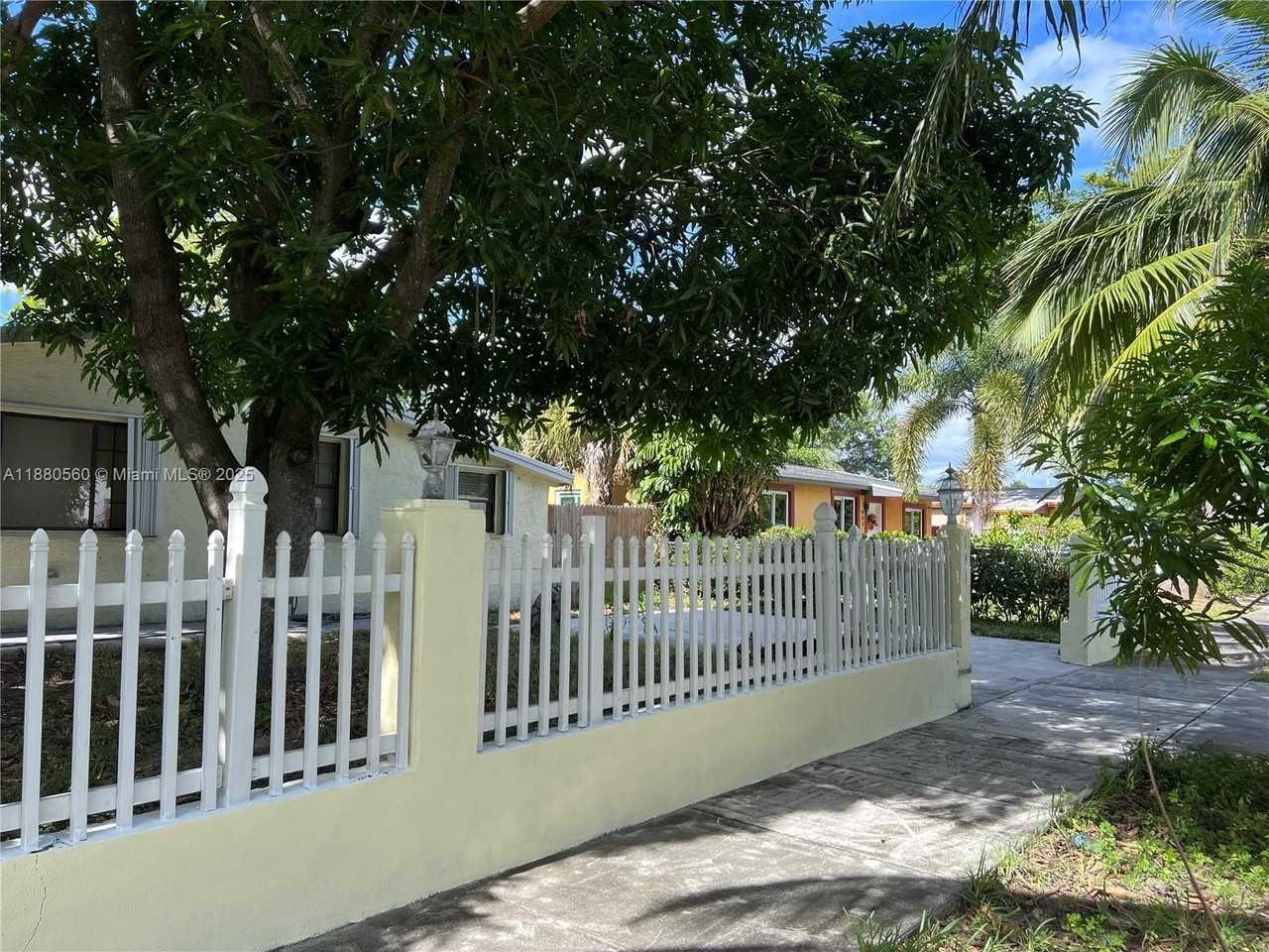 931 Northwest 34th Way - Photo 3 of 20