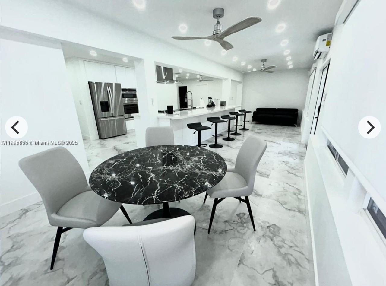 4521 Sw 55th Ave - Photo 3 of 12