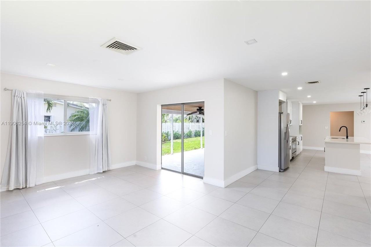 4430 Ne 28th Ter #0 - Photo 5 of 22