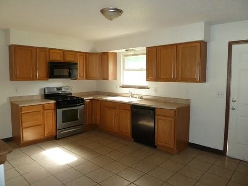 424 S 73rd Terrace - Photo 3 of 6