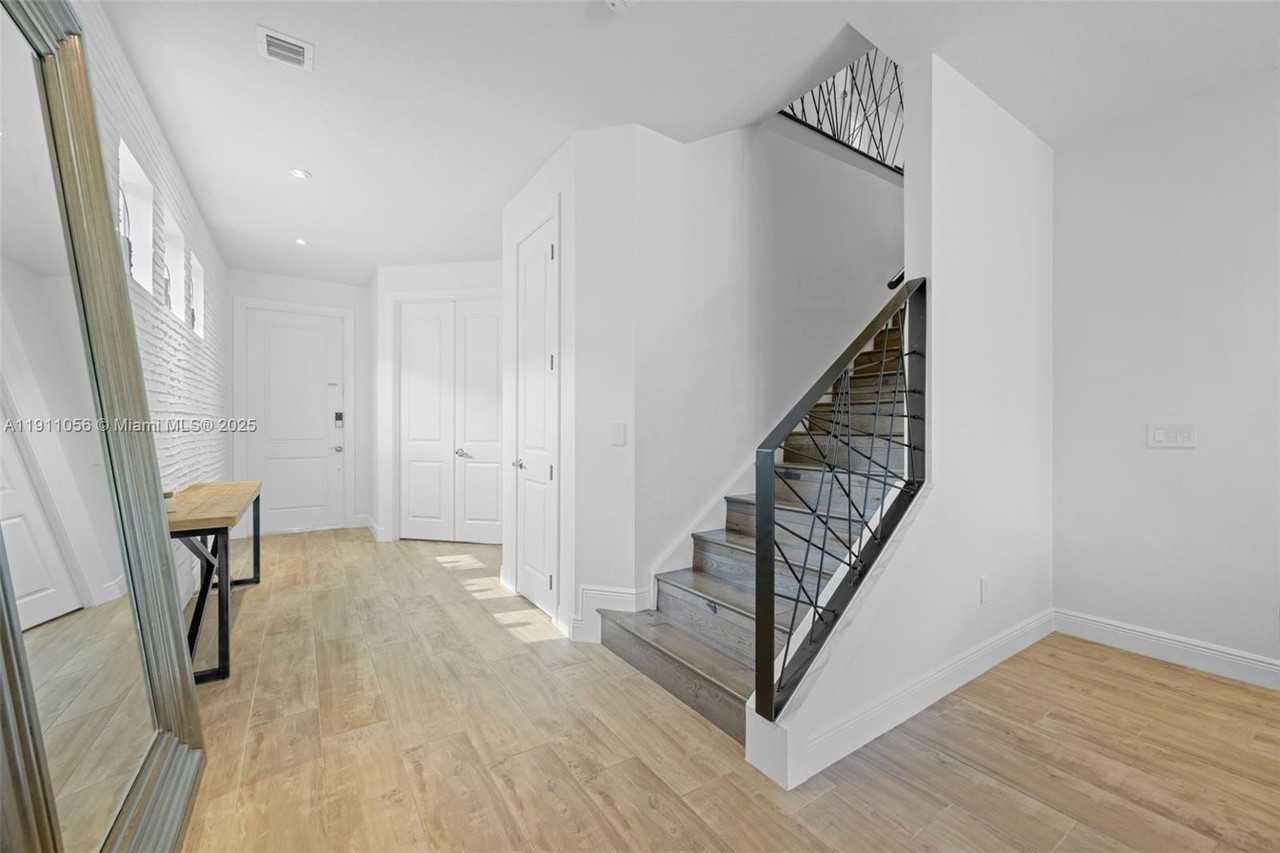 1465 Bursera Ter - Photo 3 of 34