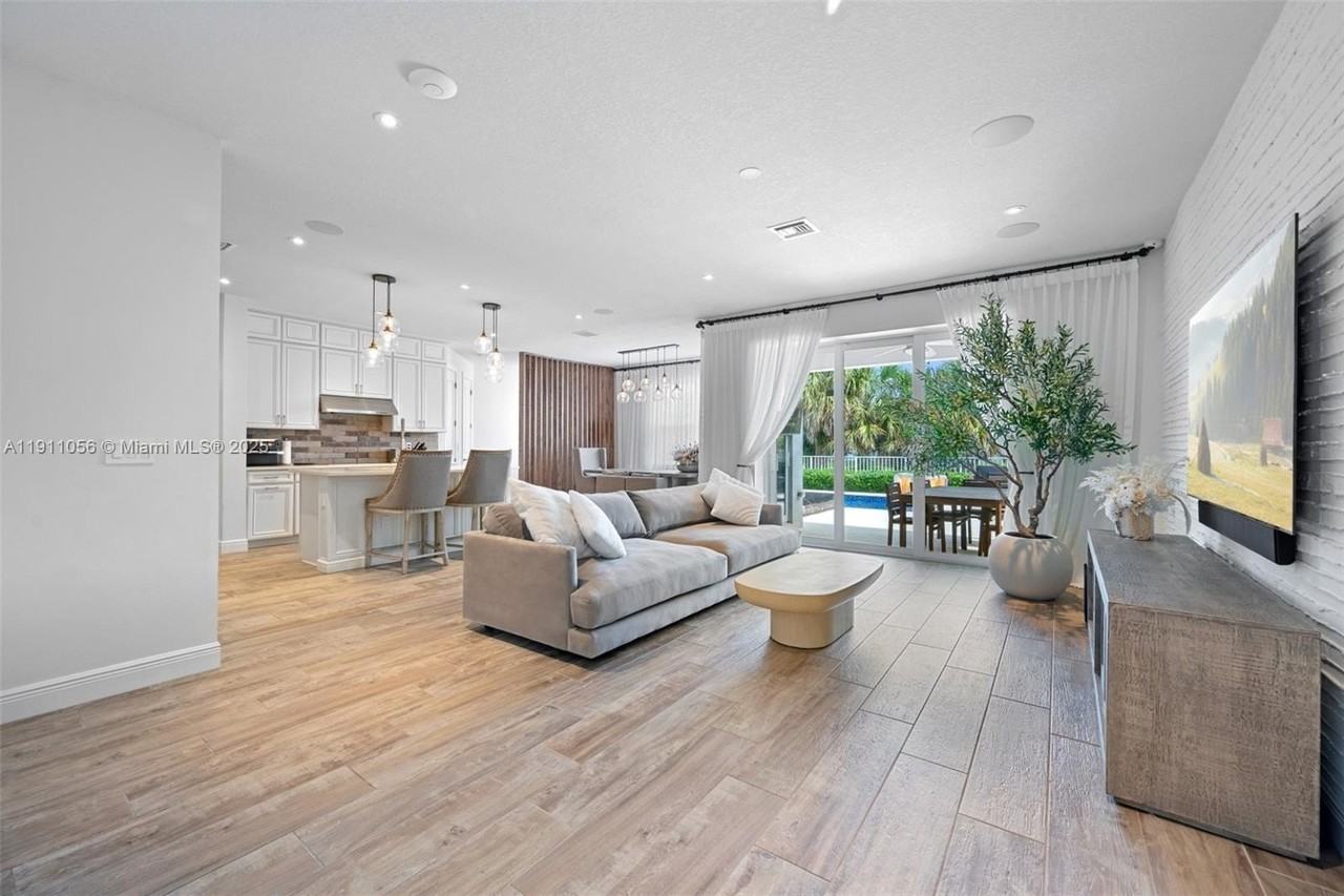 1465 Bursera Ter - Photo 4 of 34