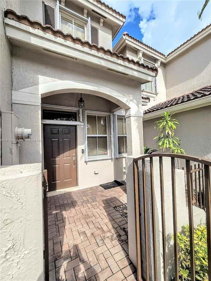 988 Sw 154th Path #0 - Photo 3 of 31