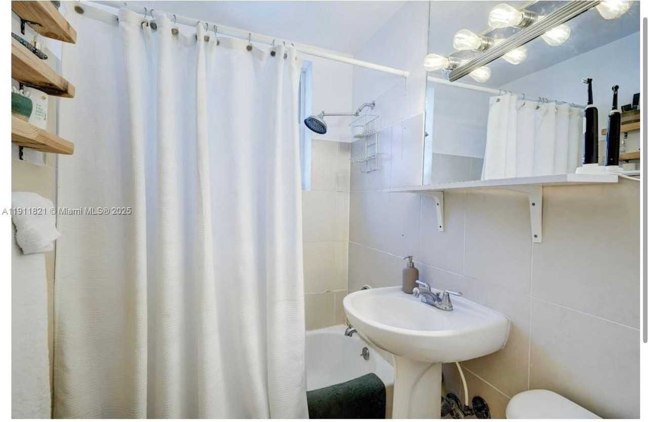 320 80th St #15 - Photo 4 of 6