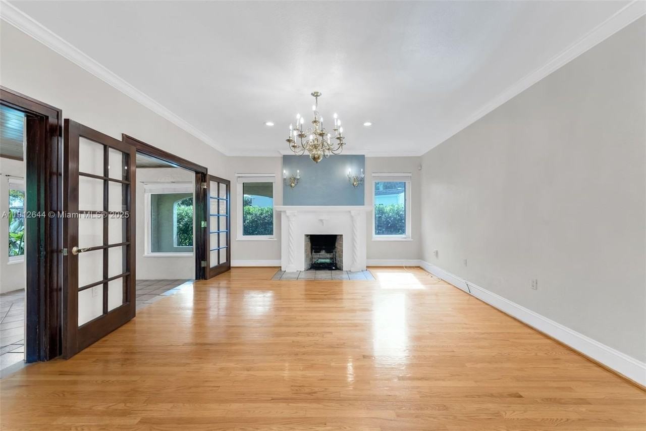 1514 Capri St - Photo 6 of 41