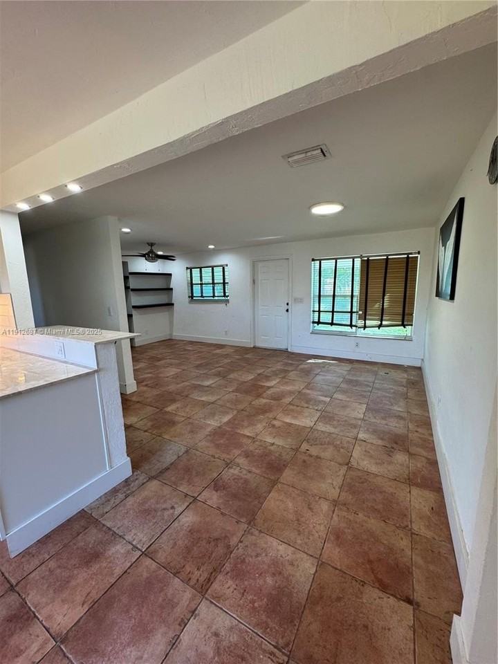 3110 N 58th Ave #3110 - Photo 4 of 27