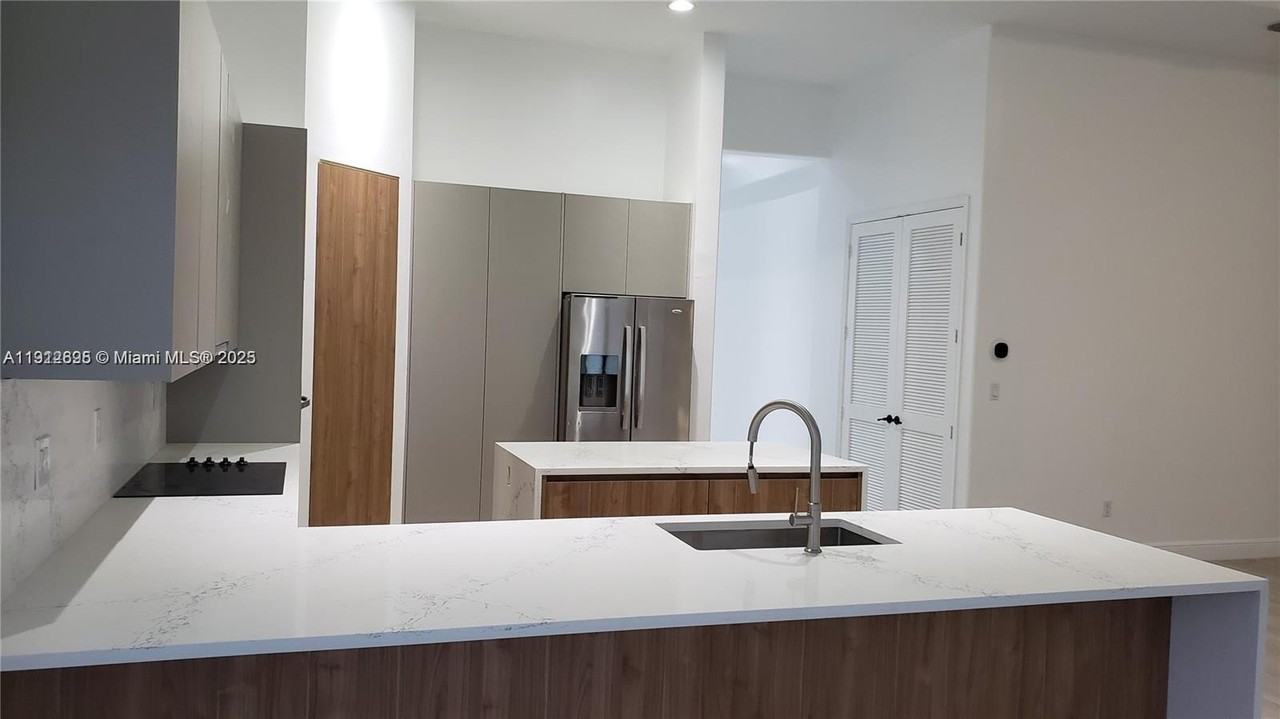 8280 Nw 28th St - Photo 3 of 9