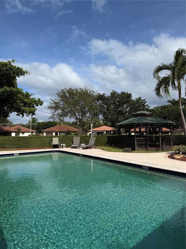 300 Nw 42nd St #0 - Photo 2 of 32