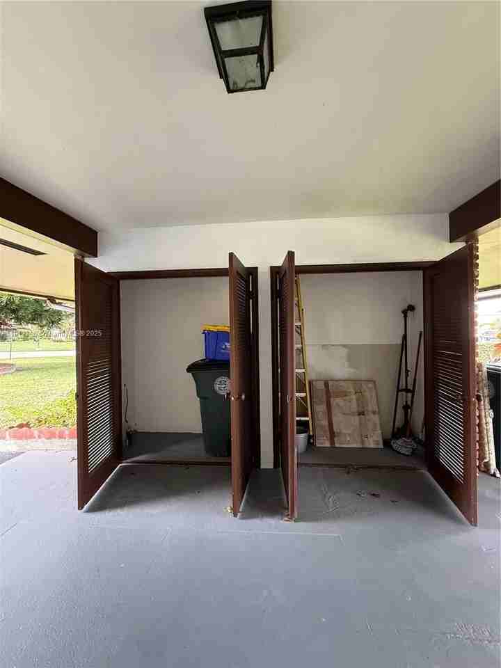 300 Nw 42nd St #0 - Photo 6 of 32