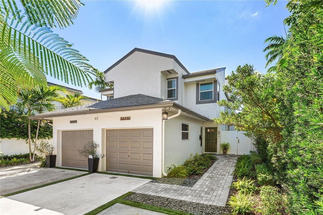 1616 Ne 5th St - Photo 2 of 32