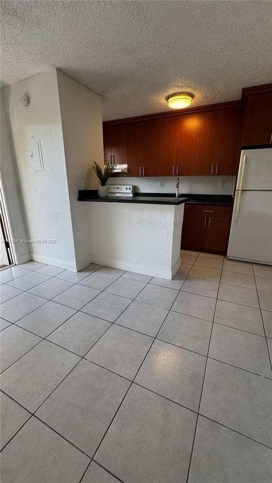 4081 N Dixie Hwy #20 - Photo 5 of 7