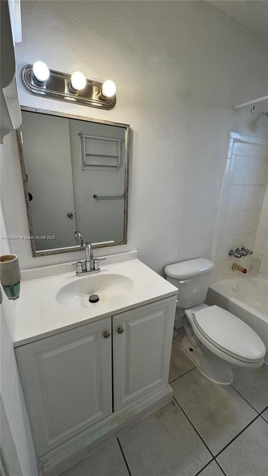 4081 N Dixie Hwy #20 - Photo 7 of 7