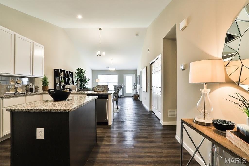 303 Red Rocks Dr - Photo 4 of 28