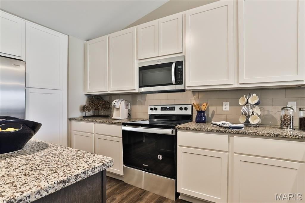 303 Red Rocks Dr - Photo 5 of 28