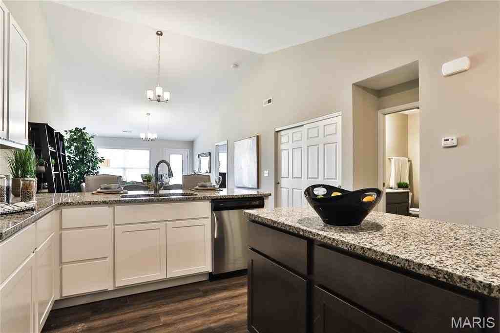 303 Red Rocks Dr - Photo 6 of 28