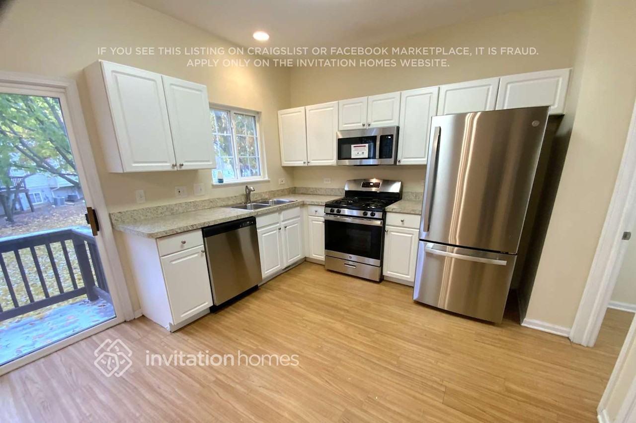 203 Monarch Drive - Photo 3 of 12