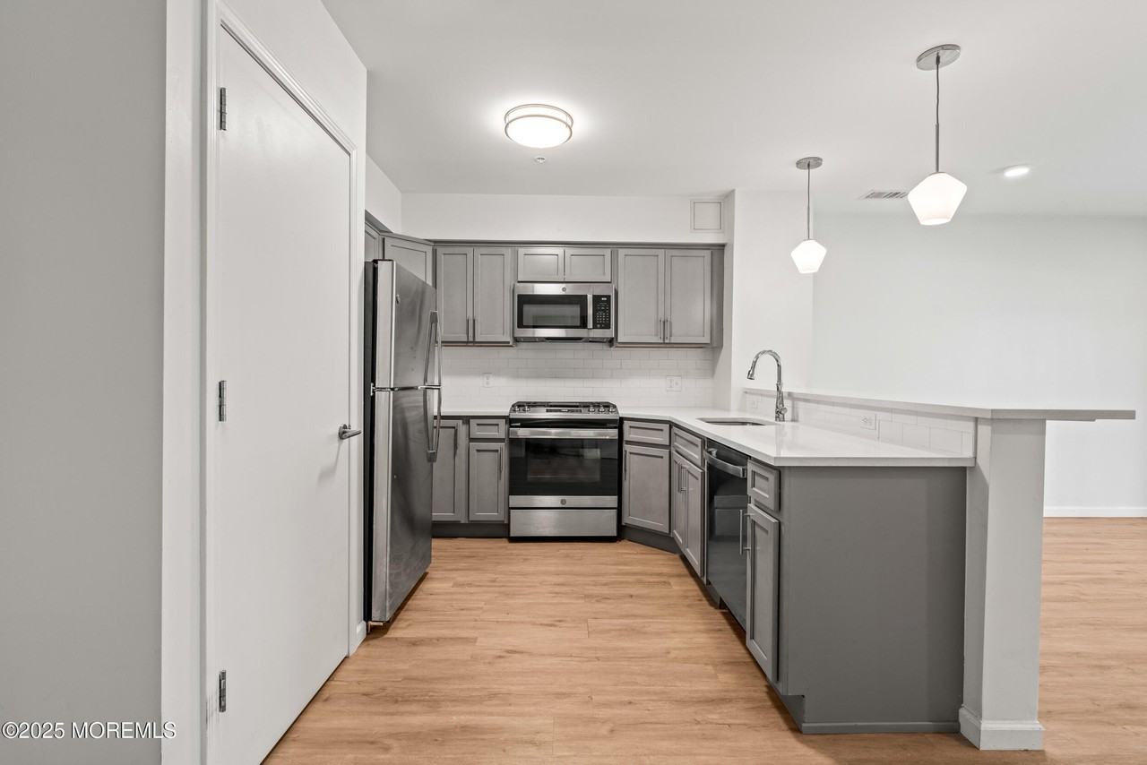 165 Pavilion Ave Unit 303 #303 - Photo 4 of 21