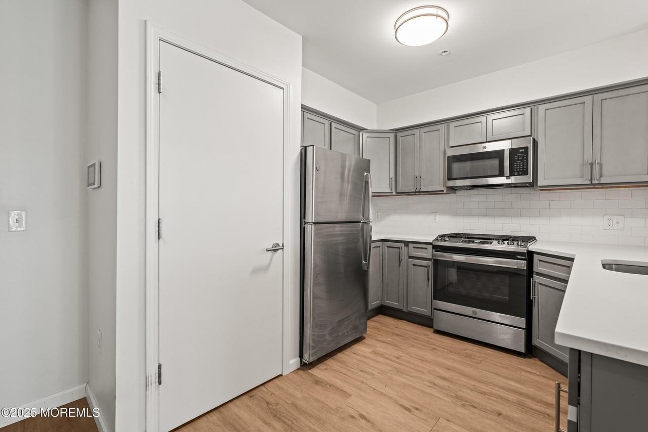 165 Pavilion Ave Unit 303 #303 - Photo 6 of 21