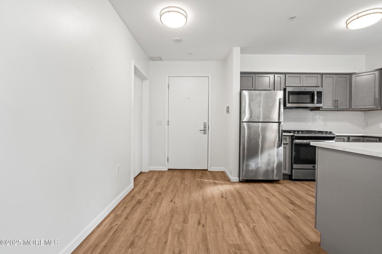 165 Pavilion Ave Unit 206 #206 - Photo 5 of 24