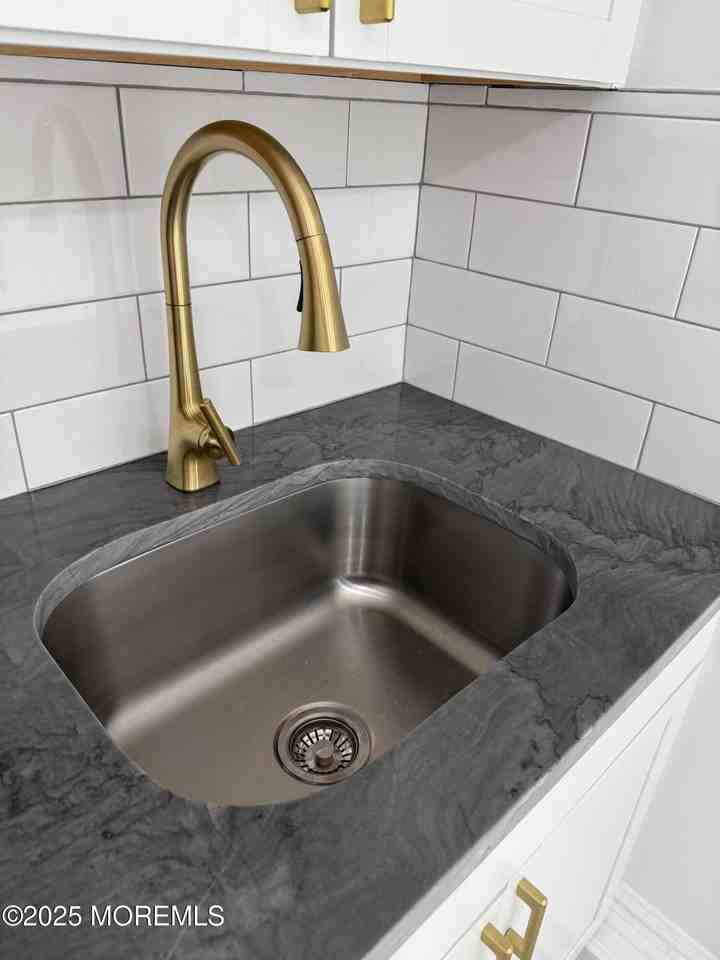 140 Franklin Ave Apt 3 #3 - Photo 3 of 14