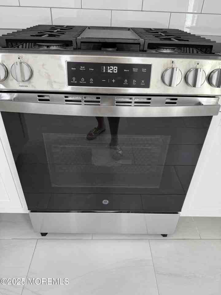 140 Franklin Ave Apt 3 #3 - Photo 4 of 14