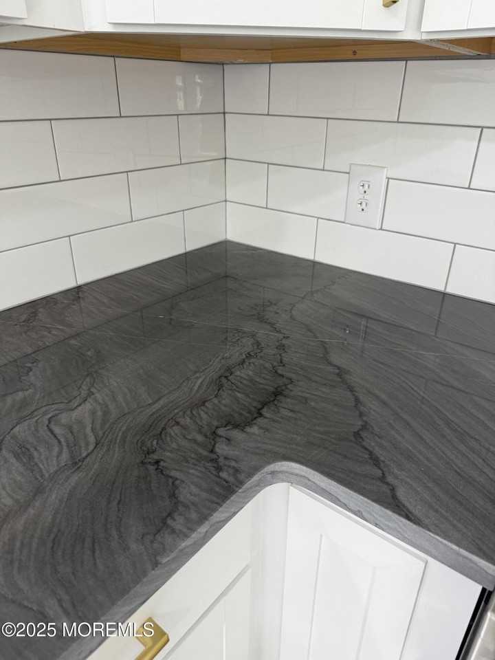 140 Franklin Ave Apt 3 #3 - Photo 5 of 14