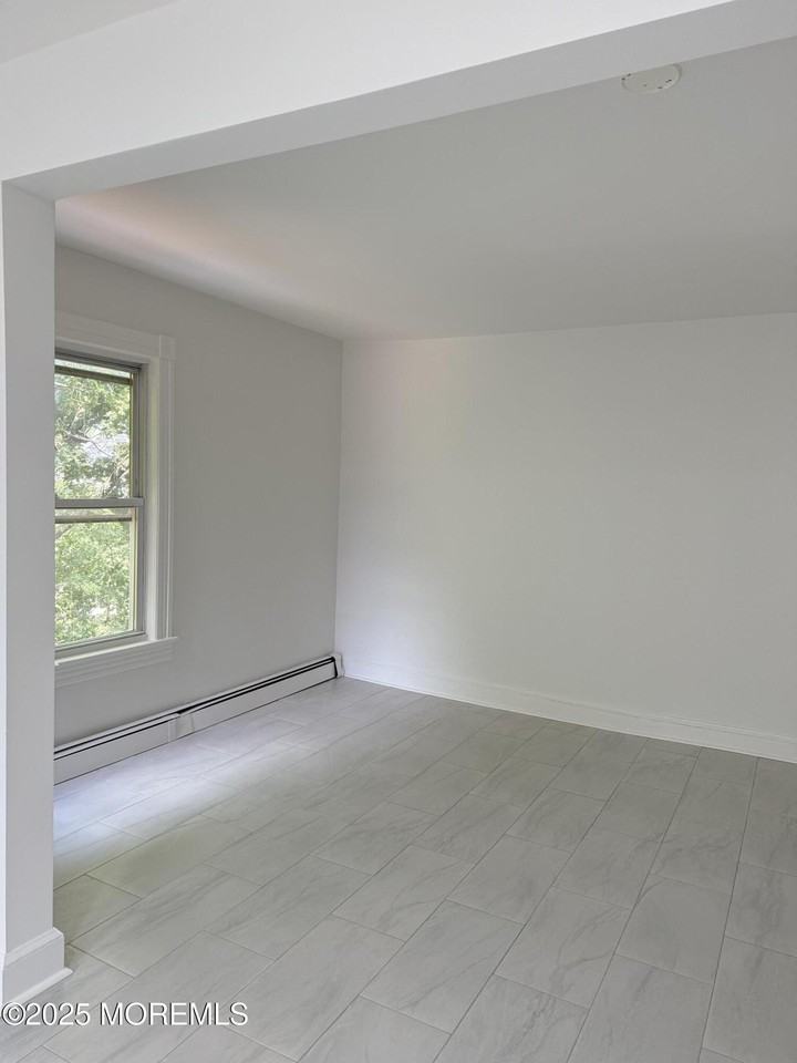 140 Franklin Ave Apt 3 #3 - Photo 6 of 14