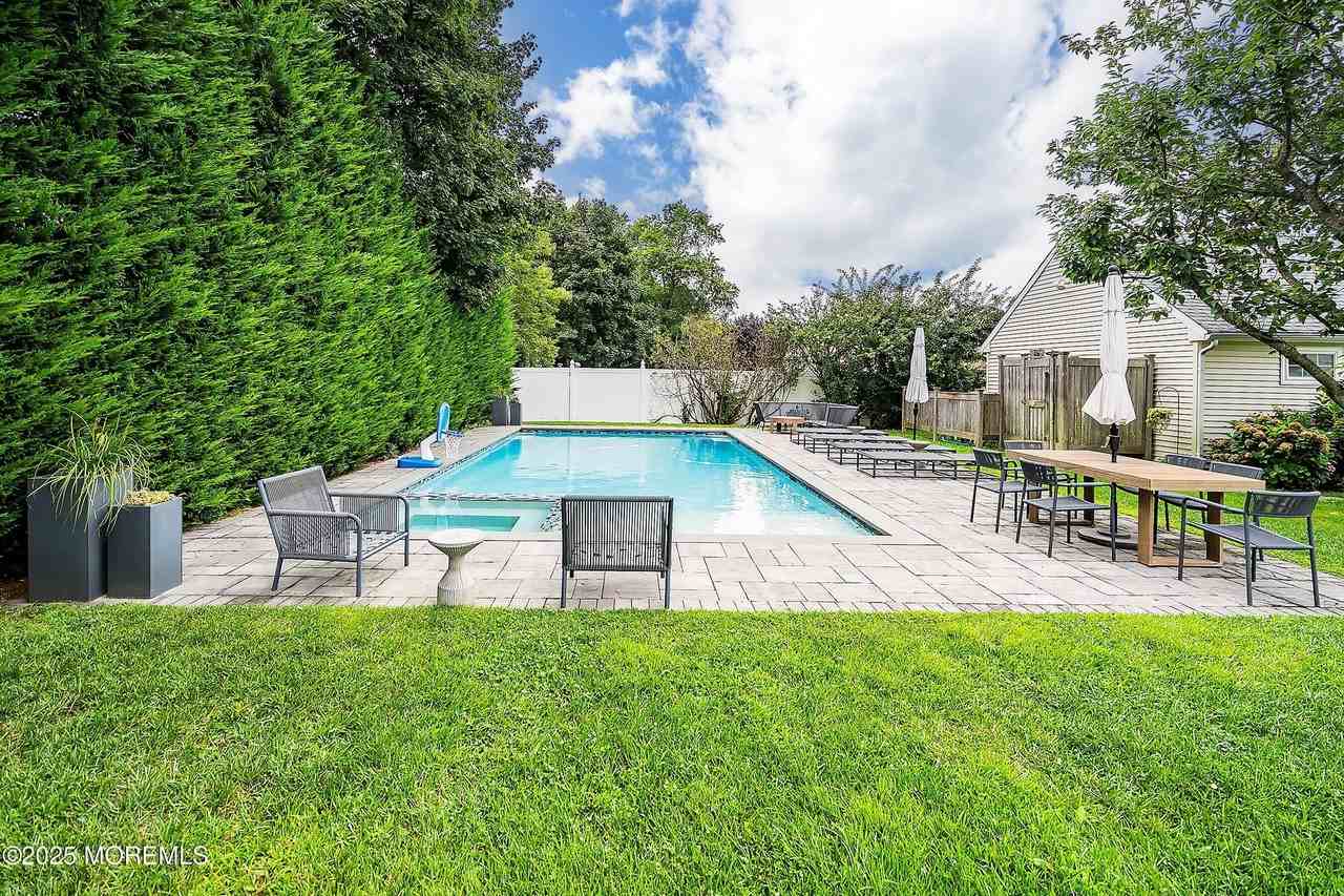 2163 Village Rd - Photo 2 of 32