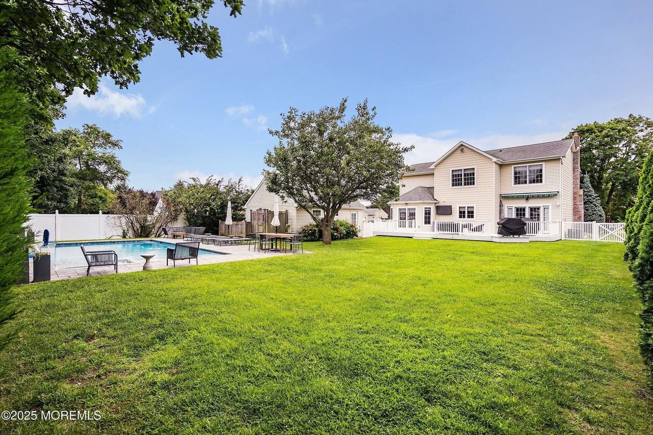 2163 Village Rd - Photo 3 of 32