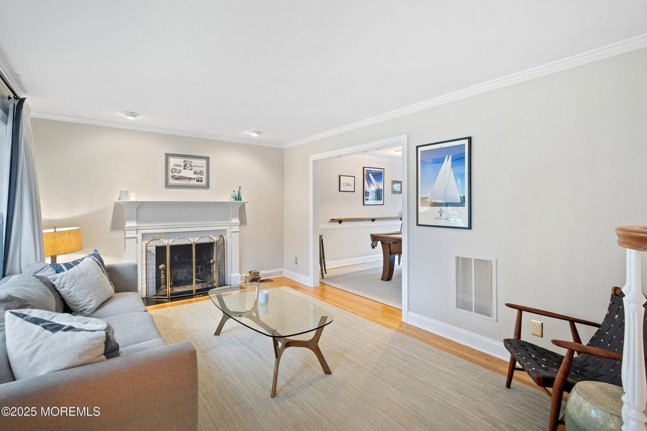 2163 Village Rd - Photo 7 of 32