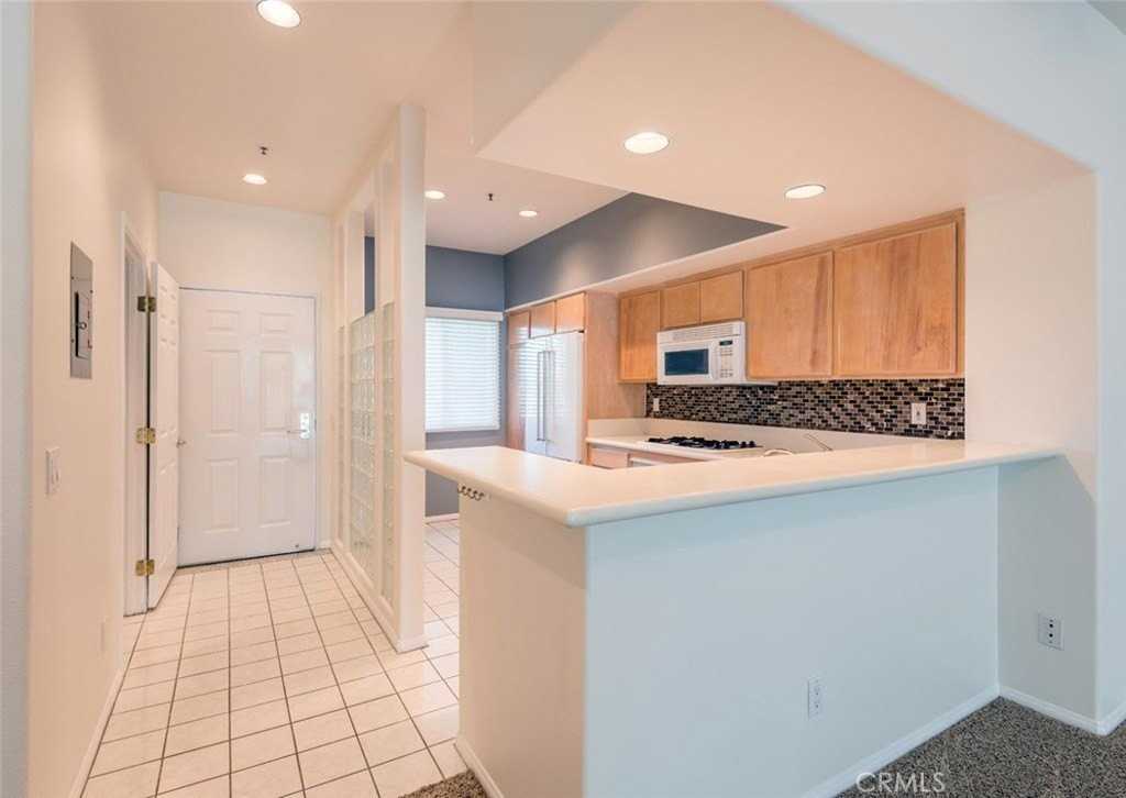 200 Pacific Coast Hwy #314 - Photo 4 of 26
